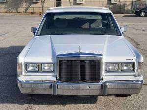 Image 15/19 of Lincoln Town Car (1988)