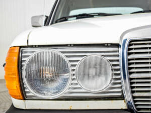 Immagine 23/46 di Mercedes-Benz 240 D (1982)