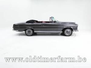 Image 6/15 de Mercedes-Benz 220 SE b (1963)