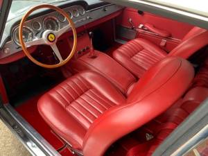 Image 21/49 of Ferrari 250 GTE (1961)