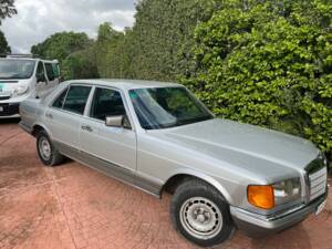 Image 3/4 of Mercedes-Benz 280 SE (1984)