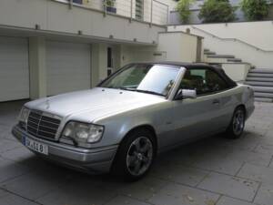 Imagen 11/39 de Mercedes-Benz E 200 (1996)