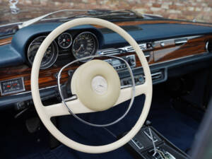 Image 29/50 of Mercedes-Benz 300 SEL 6.3 (1970)