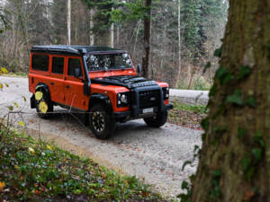 Image 2/39 of Land Rover Defender 110 (2015)