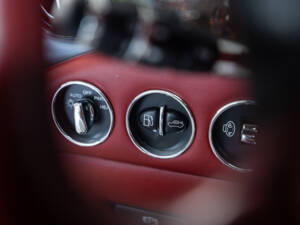Immagine 18/45 di Bentley Azure (2007)