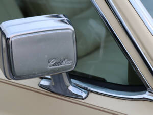 Image 41/50 of Cadillac Coupe DeVille (1977)