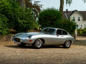 Image 2/21 of Jaguar E-Type 4.2 (1965)