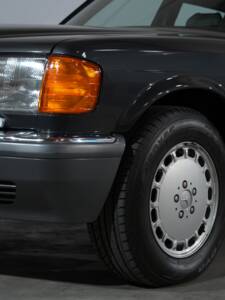 Image 12/52 of Mercedes-Benz 560 SEL (1988)