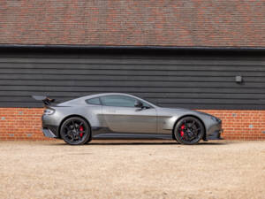 Image 2/65 of Aston Martin Vantage GT8 (2017)