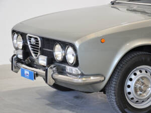 Image 31/39 of Alfa Romeo 2000 Berlina (1973)