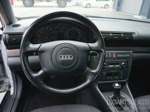Image 20/42 of Audi A4 1.8 quattro (1999)