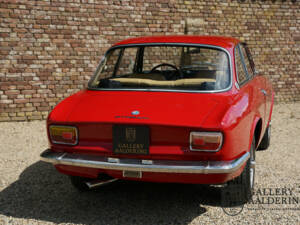 Afbeelding 44/50 van Alfa Romeo Giulia 1300 GT Junior (1975)