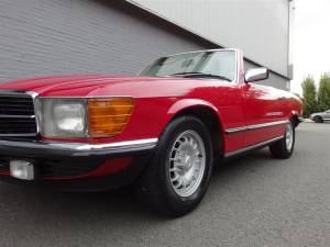 Image 25/84 of Mercedes-Benz 500 SL (1984)