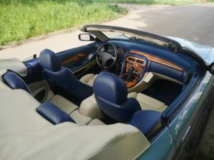 Image 27/31 de Aston Martin DB 7 Vantage Volante (2001)