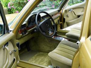Image 2/19 of Mercedes-Benz 350 SE (1977)