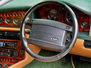 Image 17/49 of Aston Martin V8 Vantage V550 (1998)