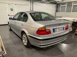 Image 6/30 of BMW 323i (1998)