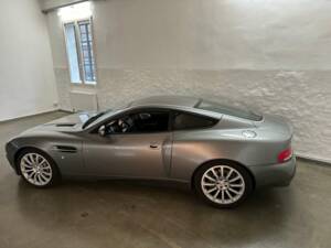 Image 8/20 of Aston Martin V12 Vanquish (2003)