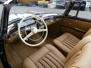 Imagen 9/24 de Mercedes-Benz 220 SE Cabriolet (1959)