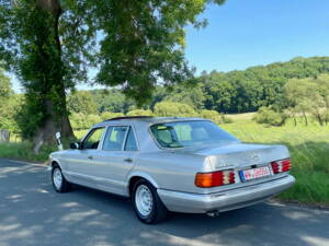 Image 15/24 of Mercedes-Benz 500 SEL (1982)