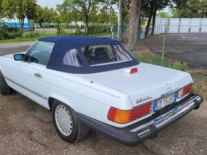 Image 16/23 of Mercedes-Benz 560 SL (1987)