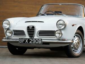 Image 2/50 of Alfa Romeo 2600 Spider (1964)