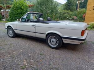 Image 45/55 of BMW 320i (1991)
