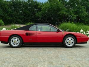 Image 13/50 of Ferrari Mondial T (1991)