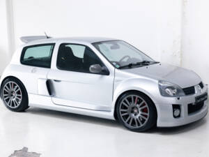 Imagen 3/32 de Renault Clio II V6 (2003)