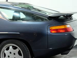 Image 17/21 de Porsche 928 GT (1991)