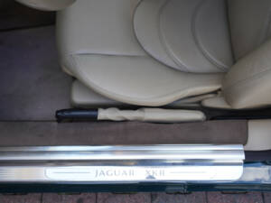 Image 13/50 of Jaguar XKR (2001)