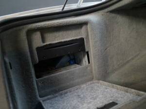 Image 18/50 of Jaguar XJ 8 4.2 (2007)