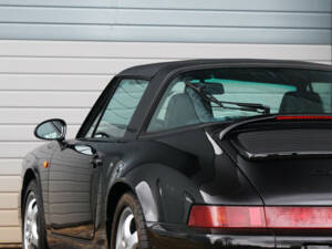 Image 15/57 of Porsche 911 Carrera 4 (1992)