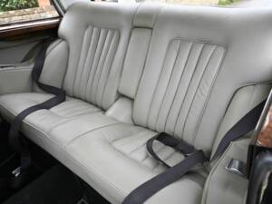 Image 37/40 of Bristol 410 (1968)