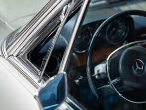 Image 3/40 of Mercedes-Benz 250 CE (1970)