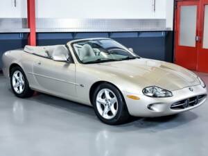 Image 7/7 of Jaguar XK8 4.0 (2000)