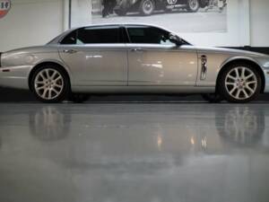 Bild 36/50 von Jaguar XJ 8 4.2 (2008)