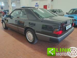 Image 2/10 of Mercedes-Benz 300 CE-24 (1990)