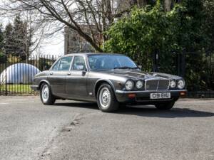 Bild 36/48 von Jaguar XJ 6 4.2 (1985)