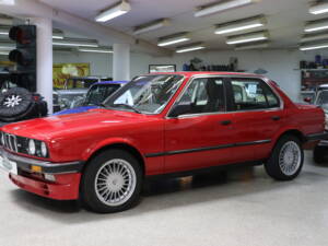 Image 19/26 de BMW 325e (1987)