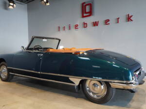 Image 2/21 of Citroën DS 20 (1972)
