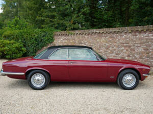 Bild 14/50 von Jaguar XJ 6 L 4.2 (1977)