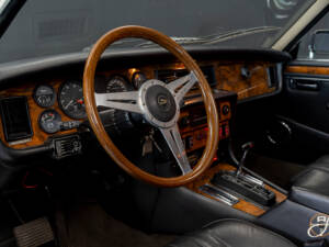 Image 10/22 of Jaguar XJ 12 (1986)