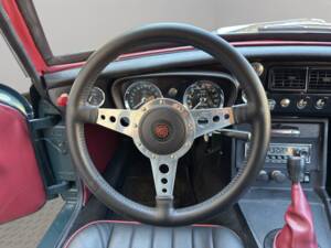 Image 14/23 de MG MGB GT (1972)
