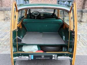 Immagine 10/24 di Morris Minor 1000 Traveller (1957)