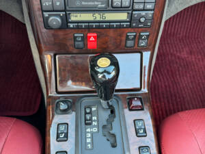 Image 22/23 of Mercedes-Benz SL 320 (1996)