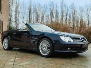 Image 2/50 of Mercedes-Benz SL 55 AMG (2003)