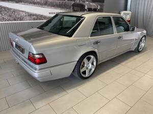 Bild 8/19 von Mercedes-Benz E 60 AMG (1993)