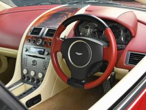 Image 13/26 of Aston Martin DB 9 Volante (2006)