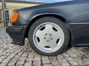 Image 10/20 of Mercedes-Benz 300 CE-24 (1993)
